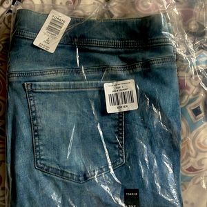 Brand new jean legging (no zipper). Slight high waisted. Fitted.